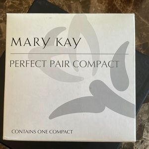 Mary Kay Perfect Pair Compact